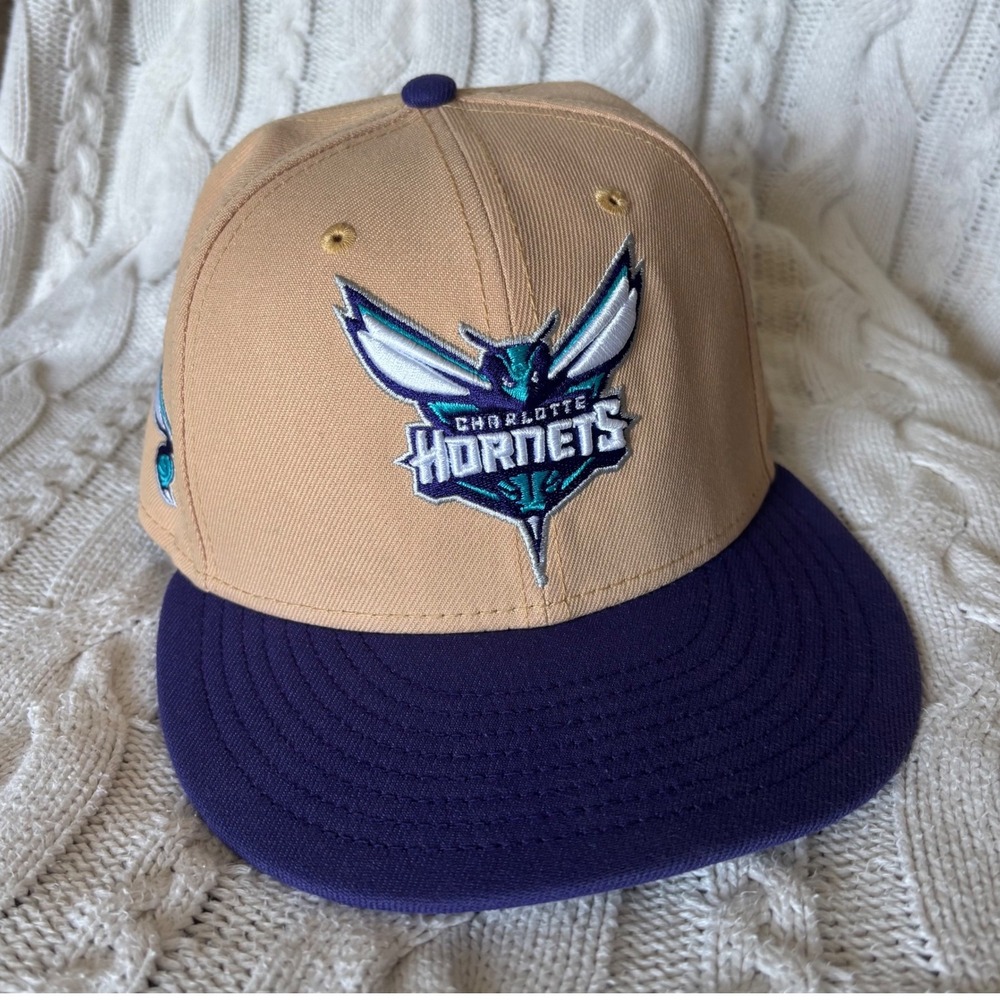 New Era Charlotte Hornets Hat Mens 7 1/8 Tan Purple 59FIFTY Fitted Cap Excellent